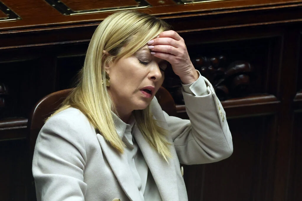 Itália à beira da espiral: crescimento fraco, nova dívida e juros pressionam a sustentabilidade orçamentária