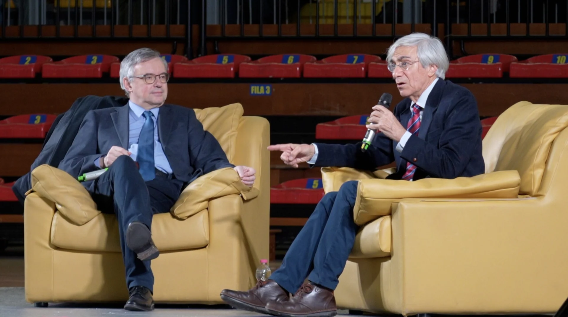 3500 em Turim aplaudem Barbero e D’Orsi: o debate contra a censura e as decisões de Roma que moldam a democracia