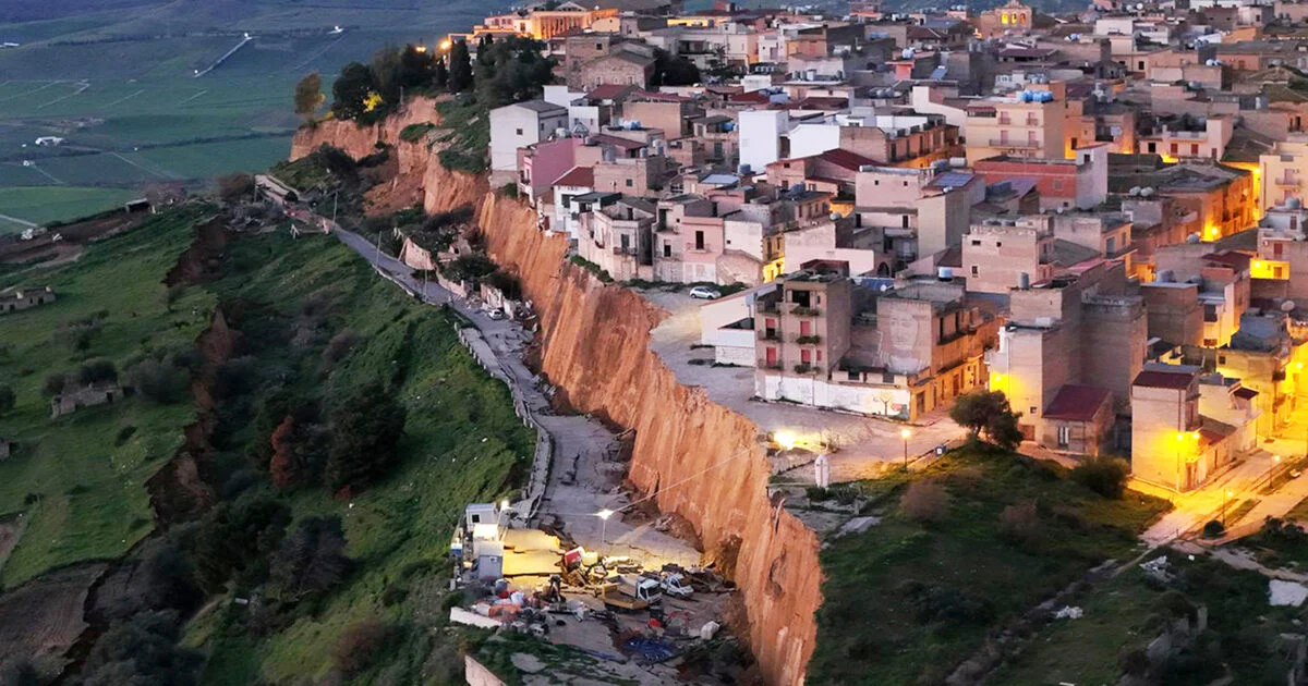 Niscemi: imagens mostram antes e depois da frana que arrancou a estrada em volta do município