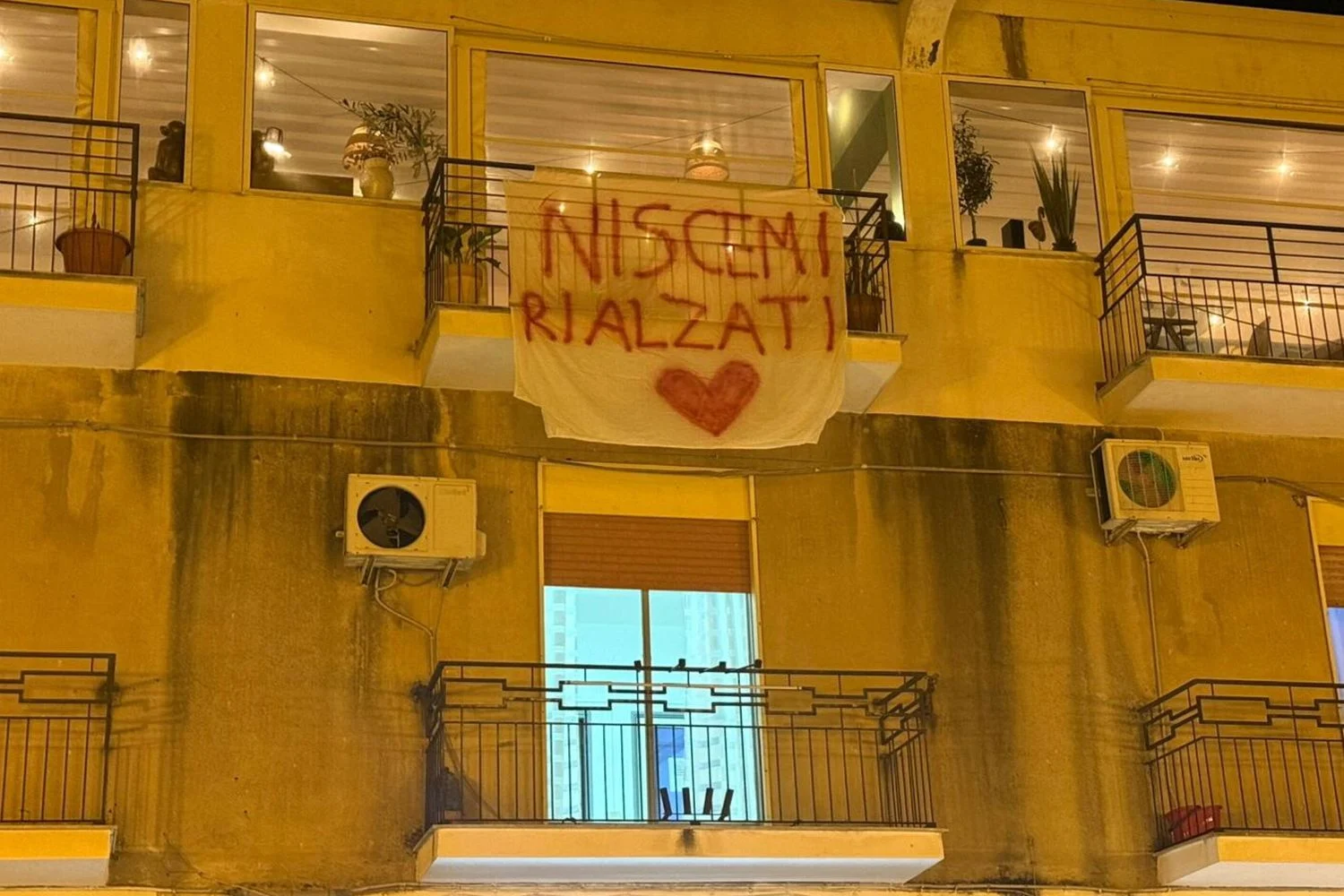 Deslizamento de 4 km em Niscemi deixa mais de 1.500 desabrigados; cidade se volta à Madonna do Bosco