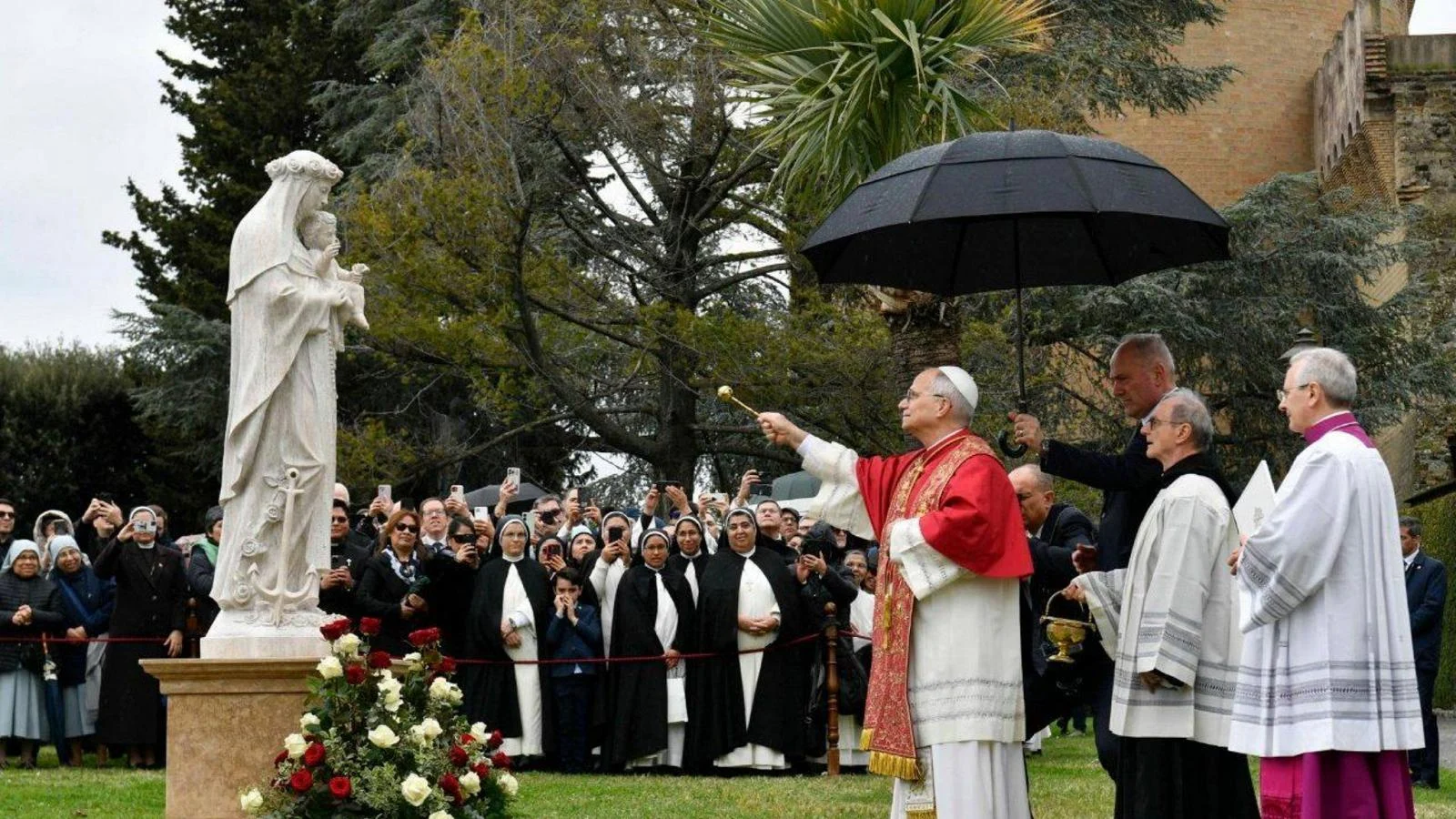 Papa Leone XIV preside intronização da imagem de Santa Rosa de Lima nos Jardins Vaticanos
