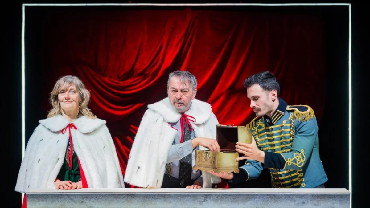 Nuovo Rifredi celebra 40 anos com 'I coniugi Ubu': do grotesco de Jarry ao palco aberto de Massini