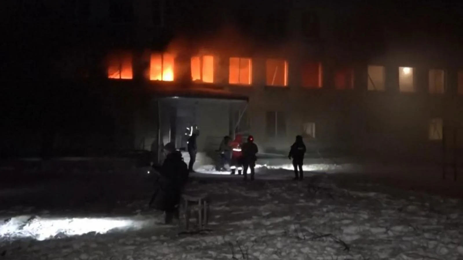 Ucrânia enfrenta blackout nacional e abertura diplomática em Miami; Zelensky alerta sobre impasse territorial