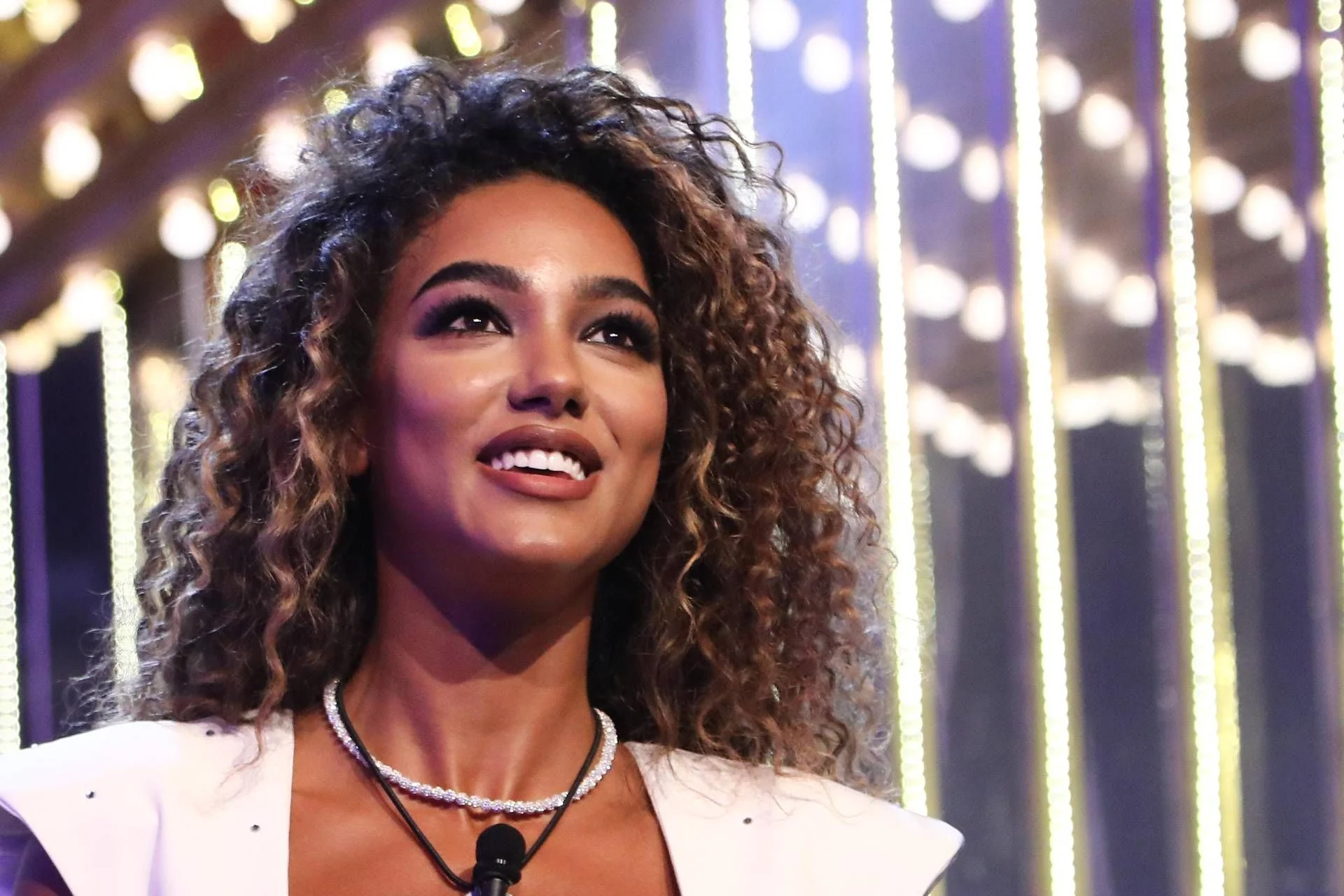 Samira Lui em Verissimo: do pai ausente ao brilho em La Ruota della Fortuna e o amor com Luigi