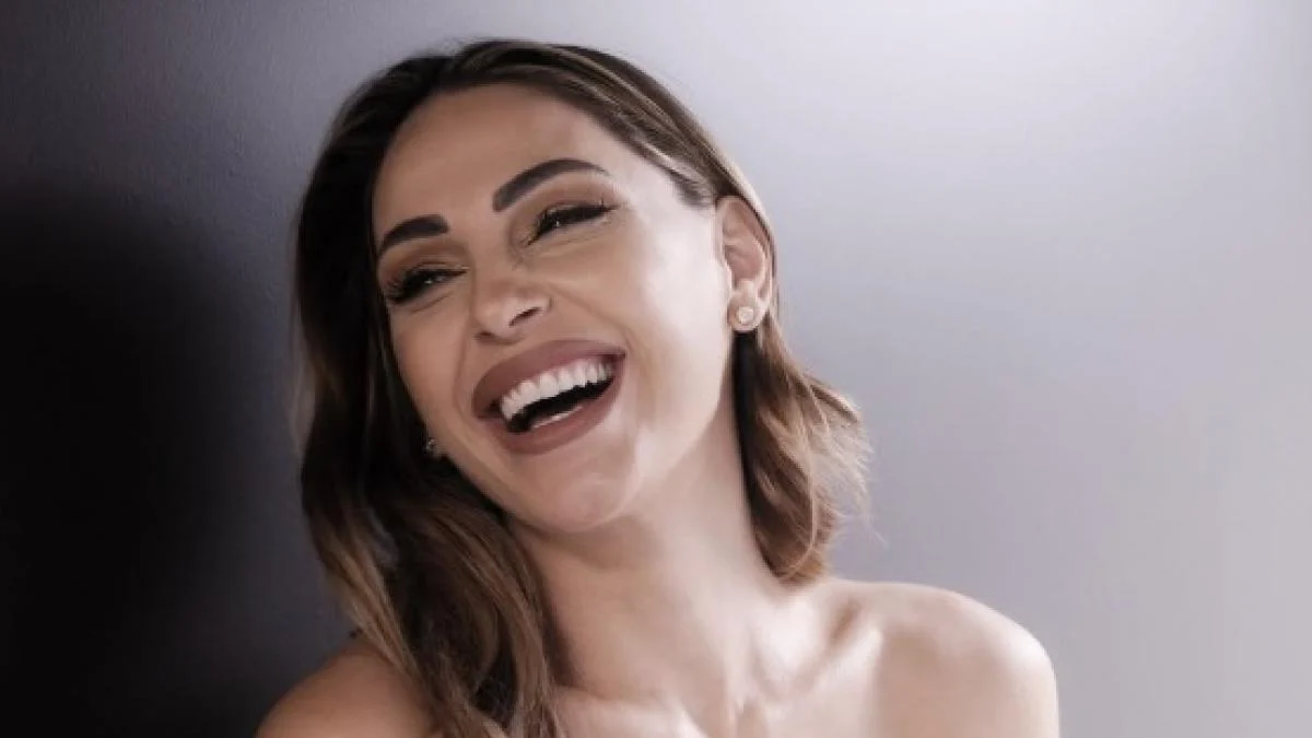 Anna Tatangelo adia novamente os concertos: “Preciso estar como mãe”