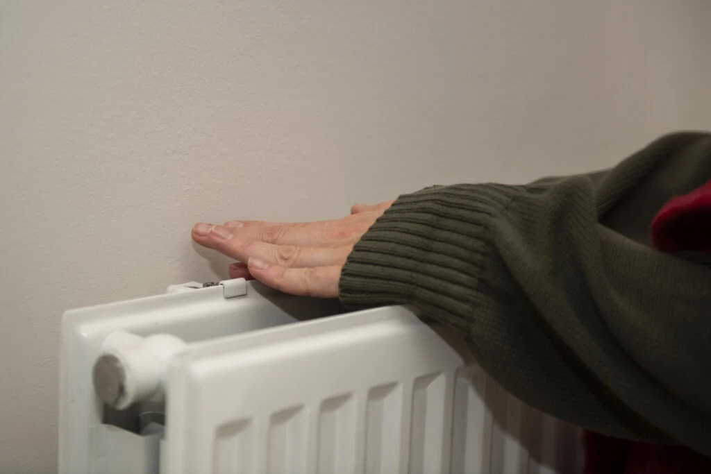 Pobreza energética na UE: 9,2% não conseguem aquecer a casa em 2024 — Itália abaixo da média