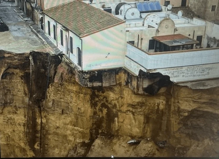 Escritores se mobilizam para salvar a biblioteca 'Angelo Marsiano' em Niscemi
