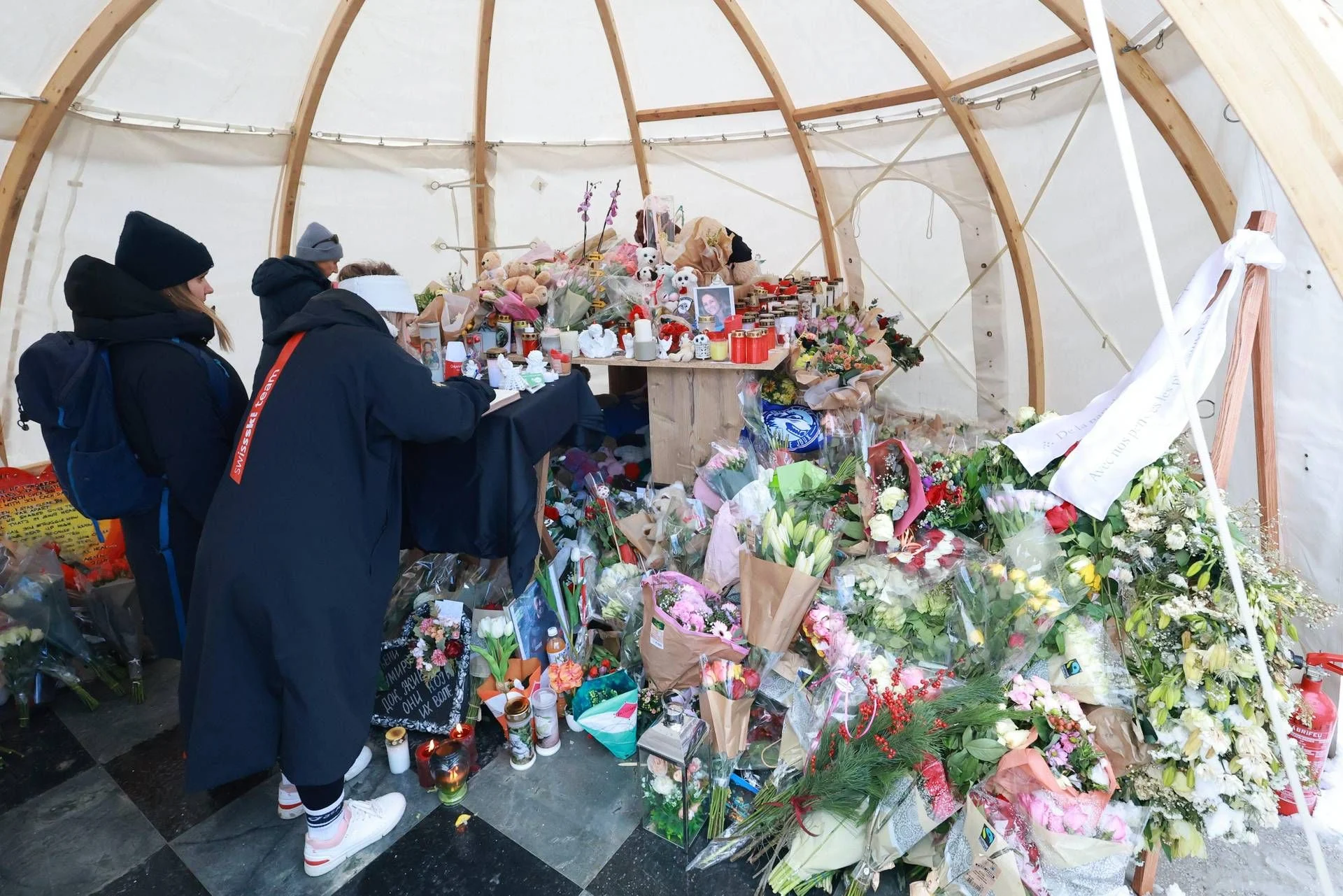 Crans-Montana: 'BellaMa' recorda as seis vítimas italianas e lança símbolo em homenagem a Emanuele Galeppini