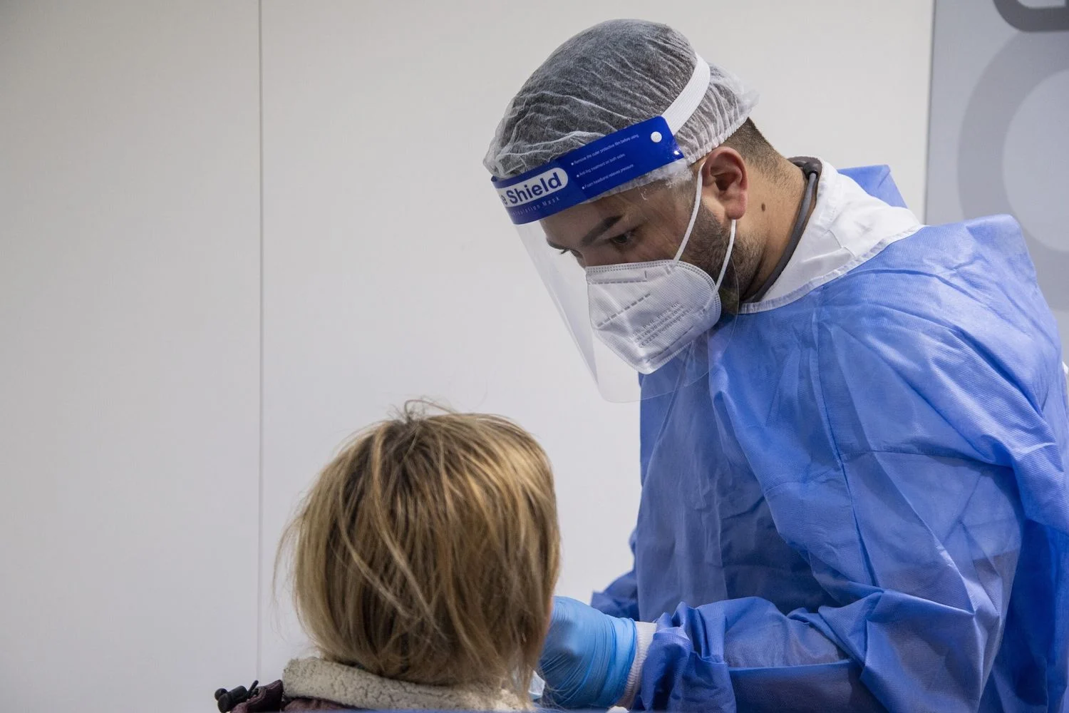 Neuro‑Covid: estudo aponta efeitos neurológicos persistentes e risco de processos neurodegenerativos