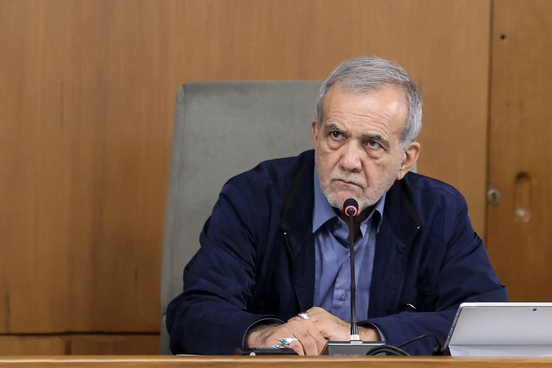 Irã propõe suspender programa nuclear e aceita transferir urânio; conversas diretas com EUA podem ocorrer em Istambul