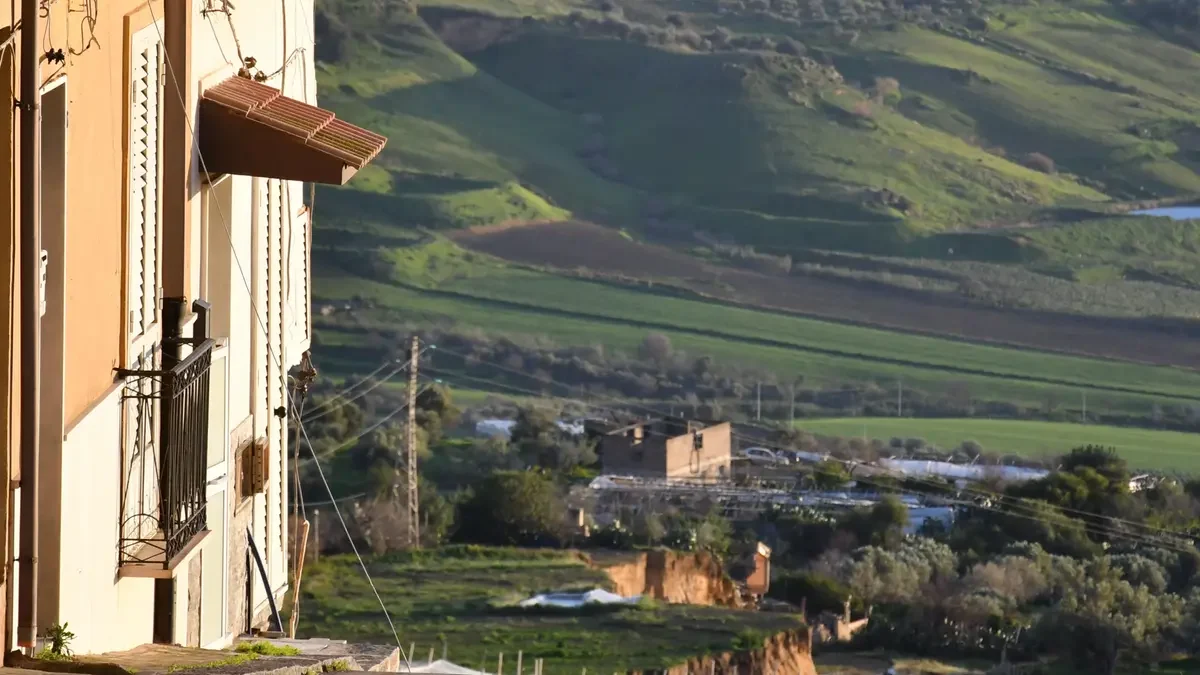 Deslizamento em Niscemi ainda está em movimento, mas velocidade diminui, diz Proteção Civil