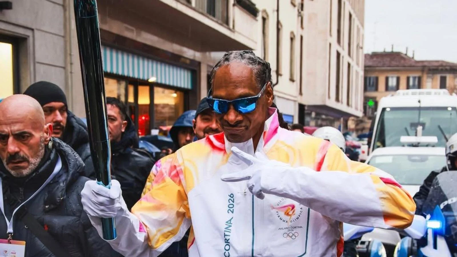 Snoop Dogg vira tedoforo em Gallarate e reforça papel de espetáculo em Milano Cortina 2026