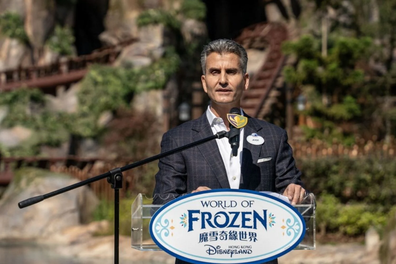 Josh D'Amaro assume como CEO da Disney; Wall Street reage com queda nas ações