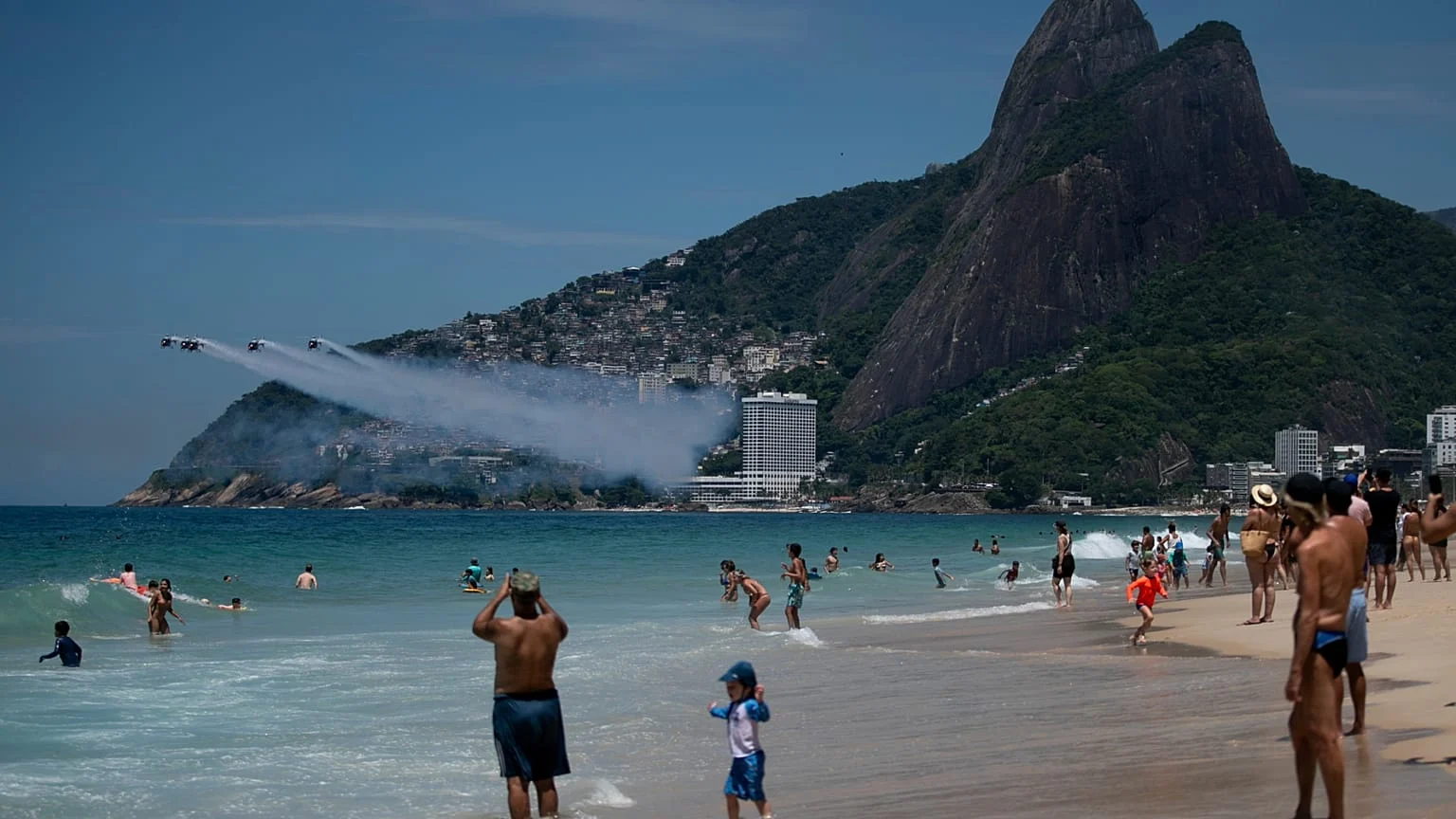 Brasil bate recorde: 9,3 milhões de turistas em 2025 e lidera crescimento global do turismo