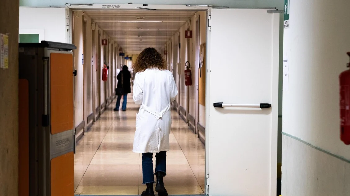 Corte de 1.091 leitos em 10 anos: AIOM alerta para lacunas na oncologia pública italiana