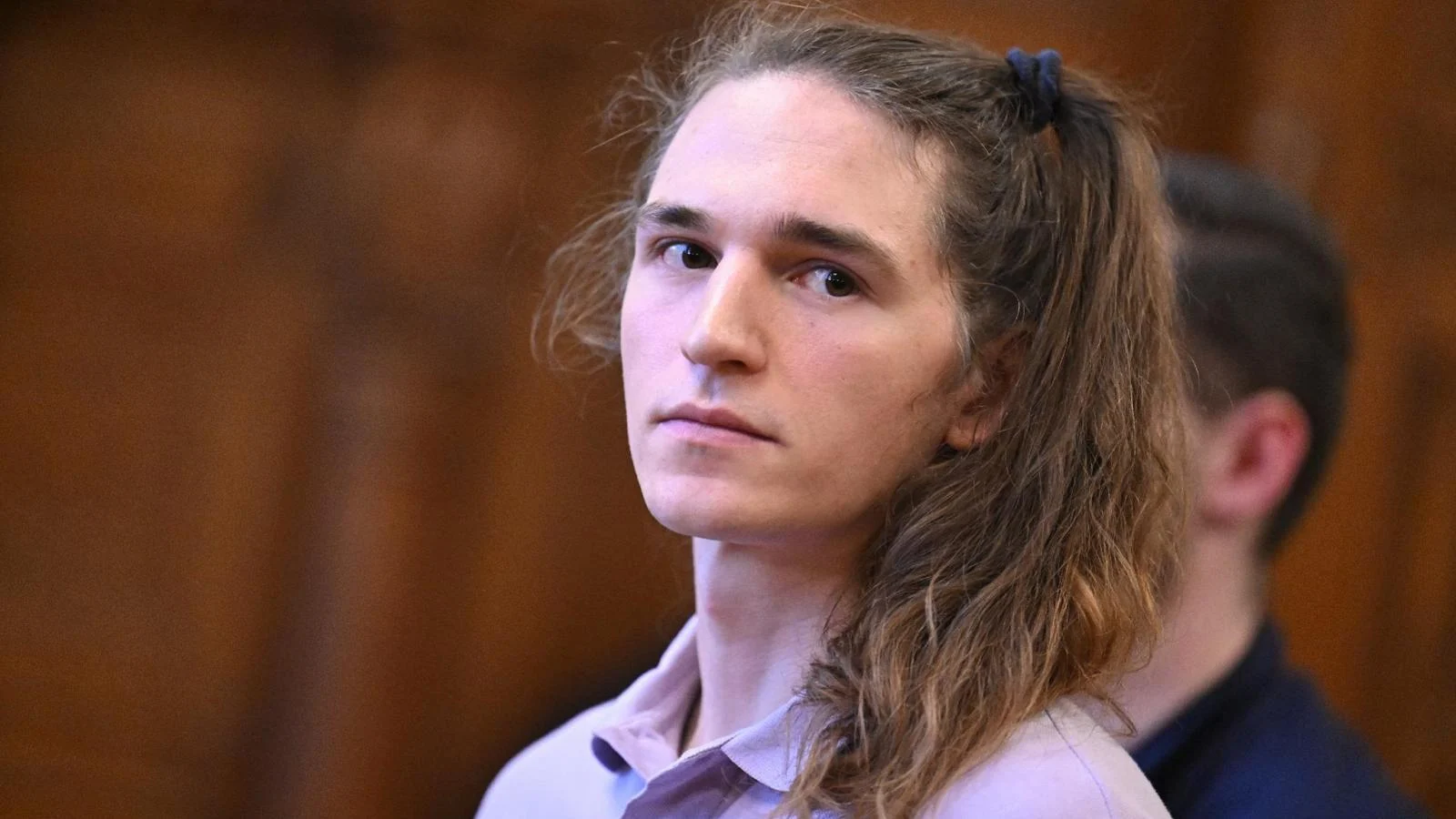 Budapeste condena a ativista antifascista Maja T. a 8 anos de prisão em veredito que reconfigura o tabuleiro político