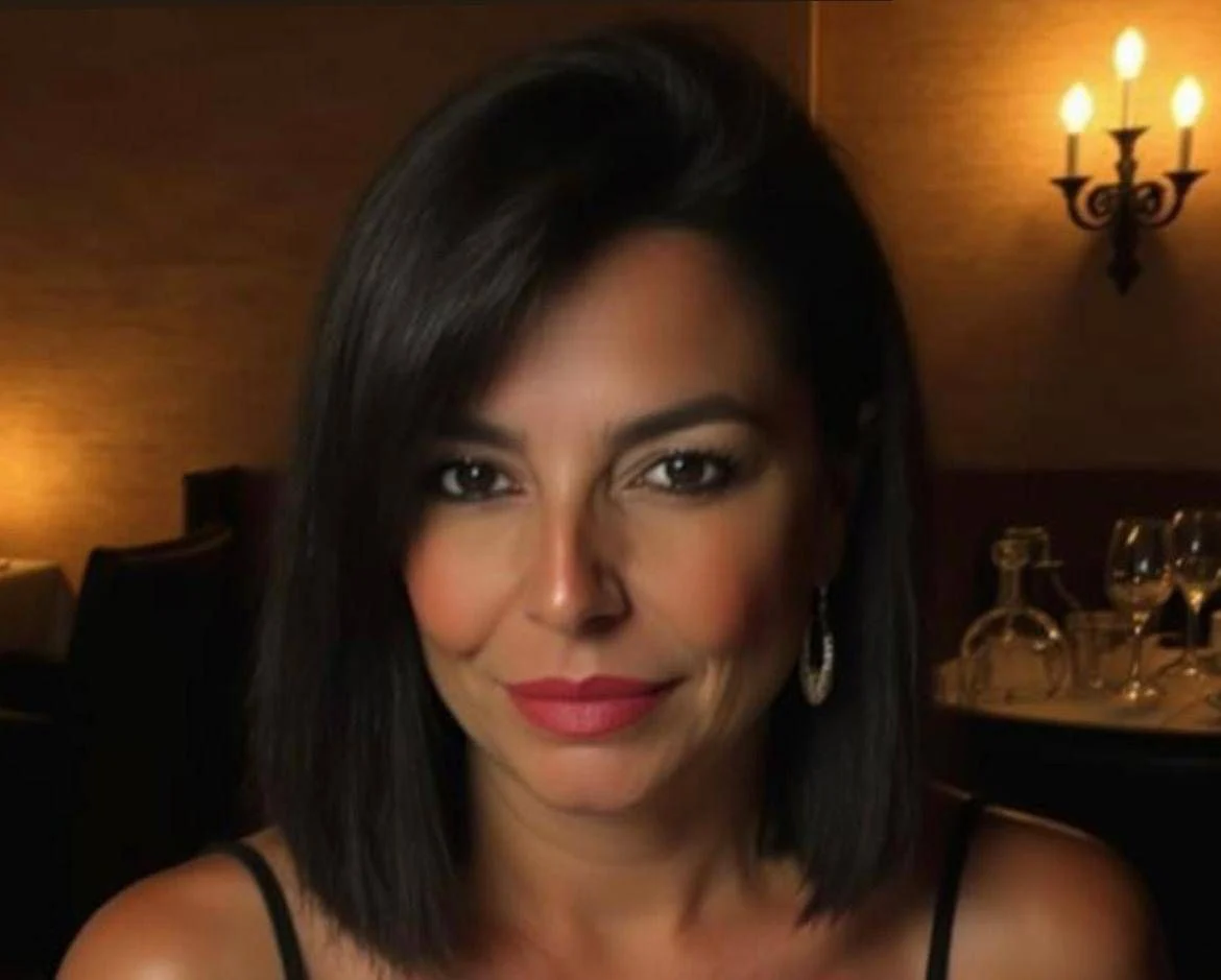 Monica Tonelli leva ao palco o caos das chat das mães em 'Mamma ha abbandonato il gruppo'