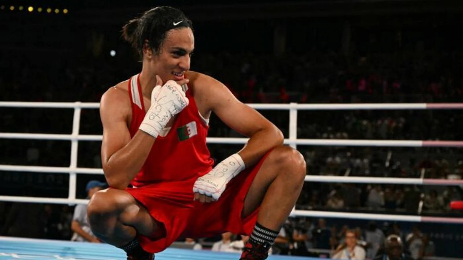 Imane Khelif confirma tratamento hormonal para reduzir testosterona e rejeita rótulo de transgênero