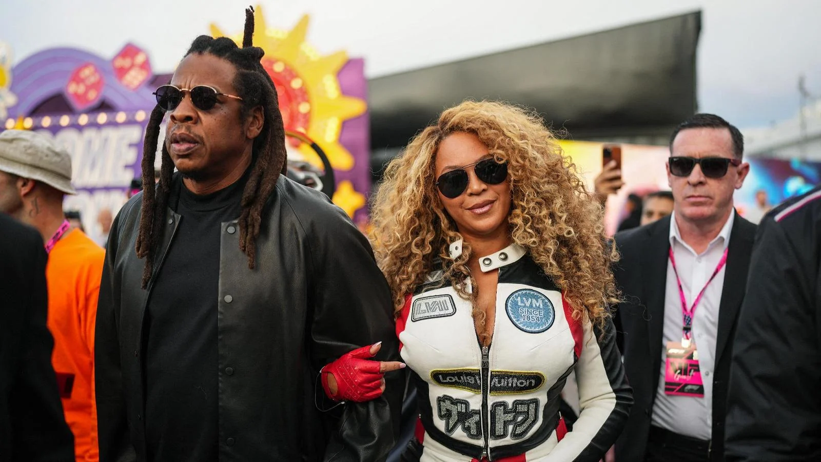 Beyoncé no GP de Las Vegas: Macacão de motociclista, hot pants vermelho Ferrari e um pulso de adrenalina na pista