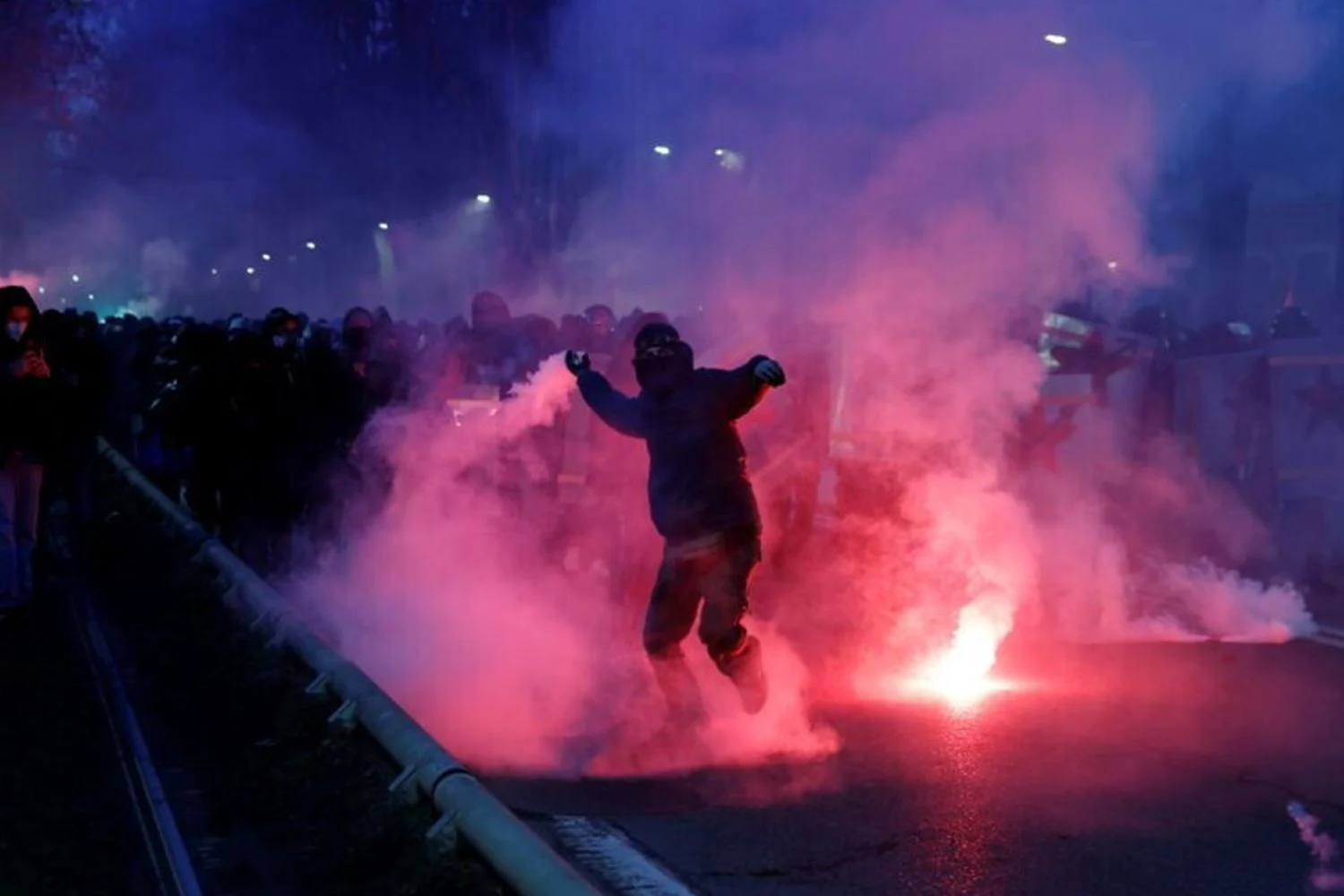 Governo aprova Decreto da Segurança: praças vedadas a condenados e <strong>fermo preventivo</strong> de 12 horas