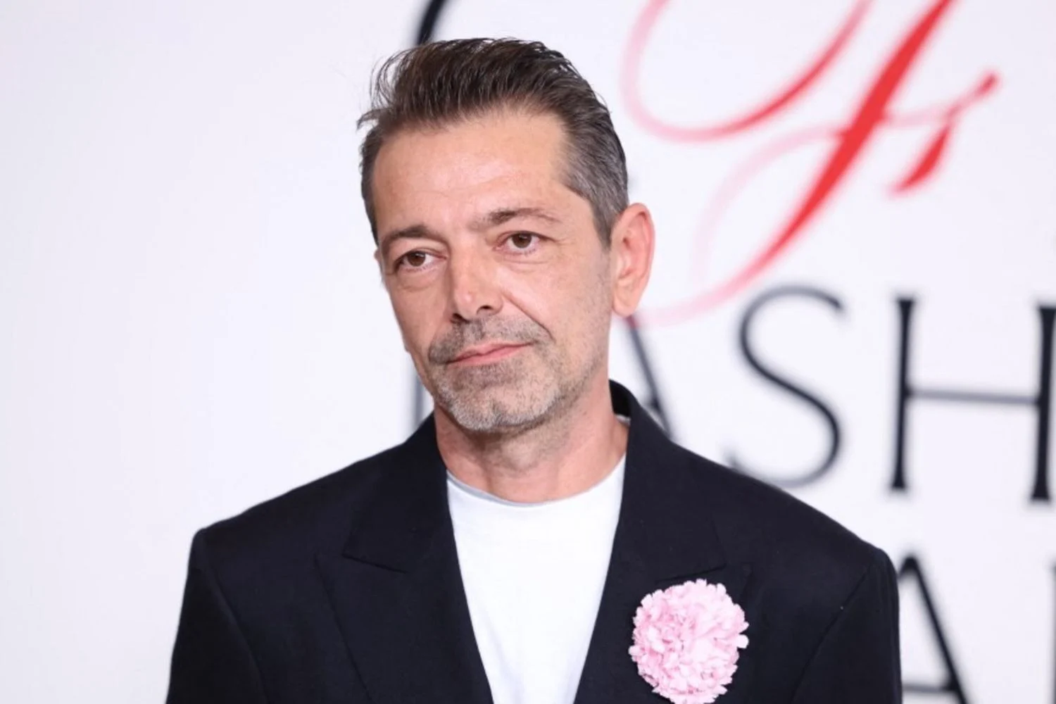 Pieter Mulier é o novo diretor artístico da Versace: missão de relançamento sob comando da Prada
