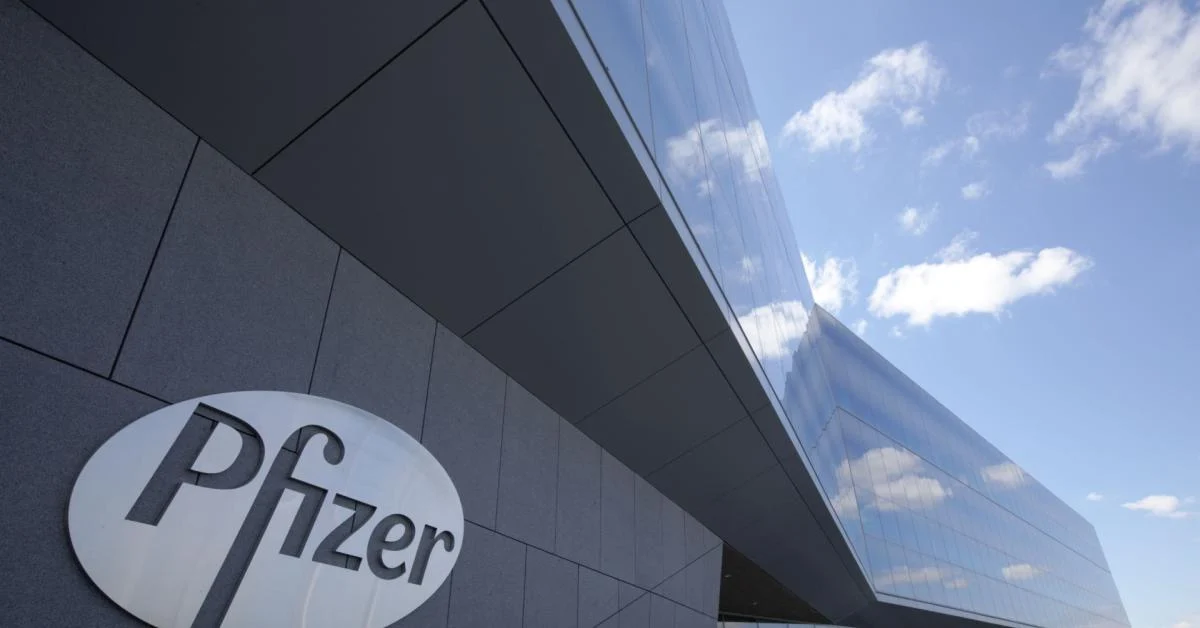 Pfizer registra queda dos lucros no 4º trimestre de 2025 para US$17,6 bilhões: Impacto do fim da obrigatoriedade da vacina e litígios