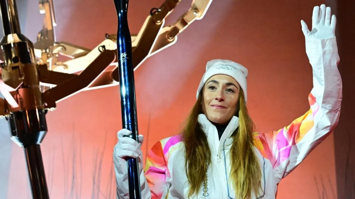 Sofia Goggia é sexta em treino na Olympia delle Tofane; «Piede sinistro» e o momento quase sagrado da tocha em Milano-Cortina