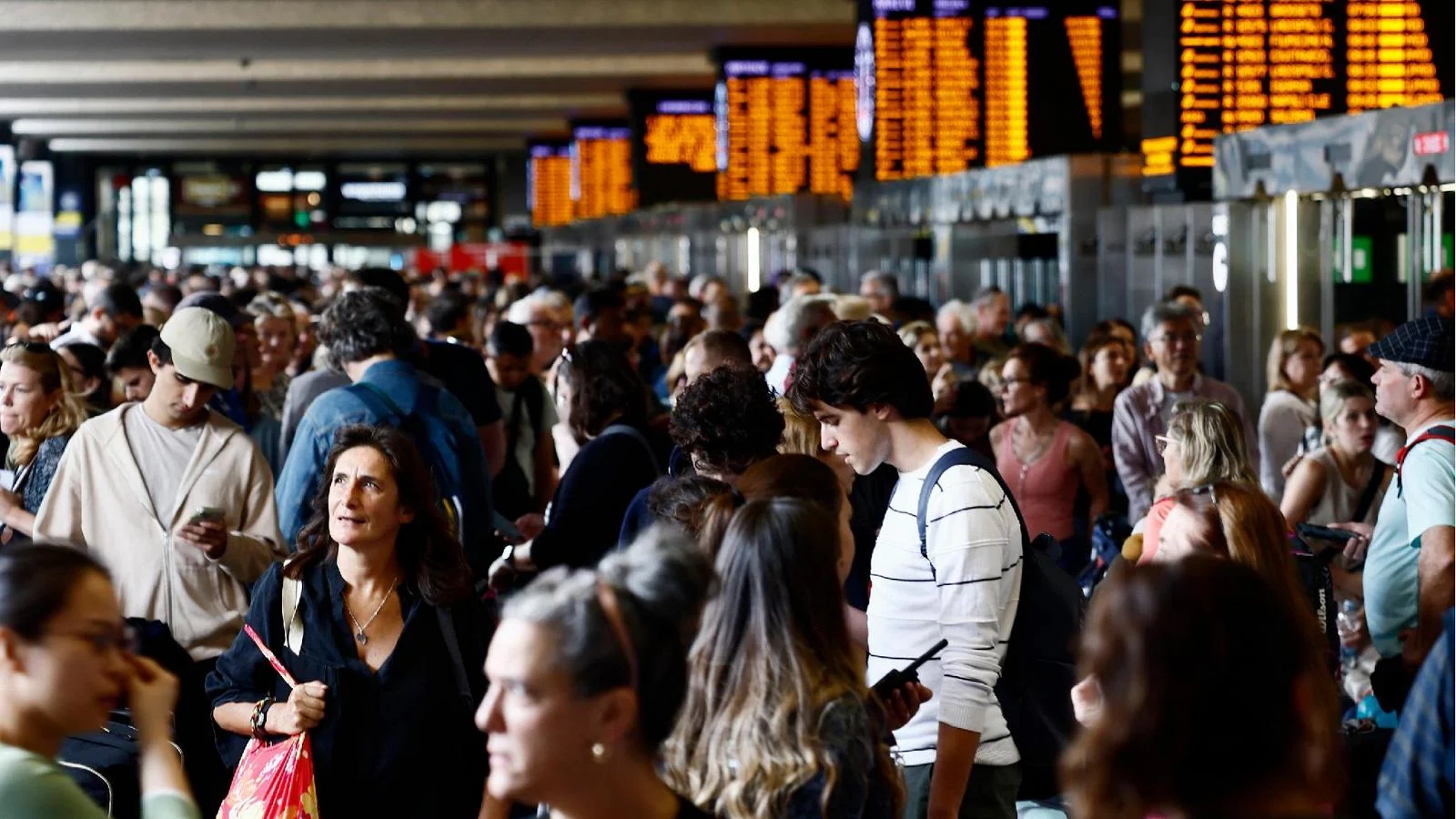 Incêndio junto à estação de Pesaro causa interrupção e atrasos de até 2 horas nos trens