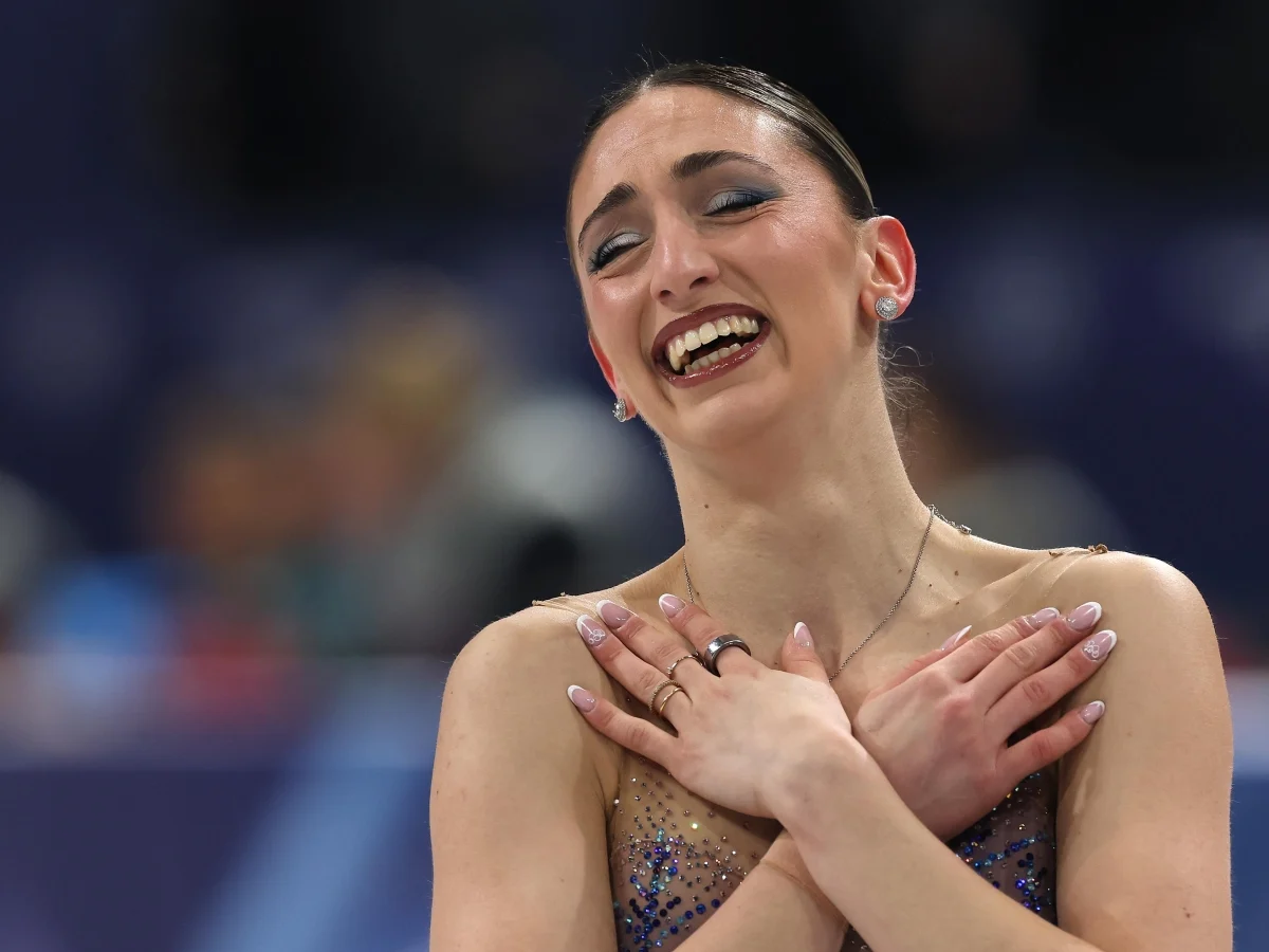 Sara Conti: a trajetória da patinadora de Alzano que superou lesão, término e levou a Itália ao pódio