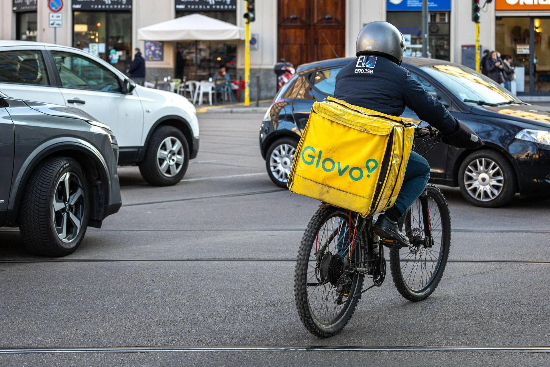 Procura de Milão determina controle judicial contra Foodinho (Glovo) por exploração de riders