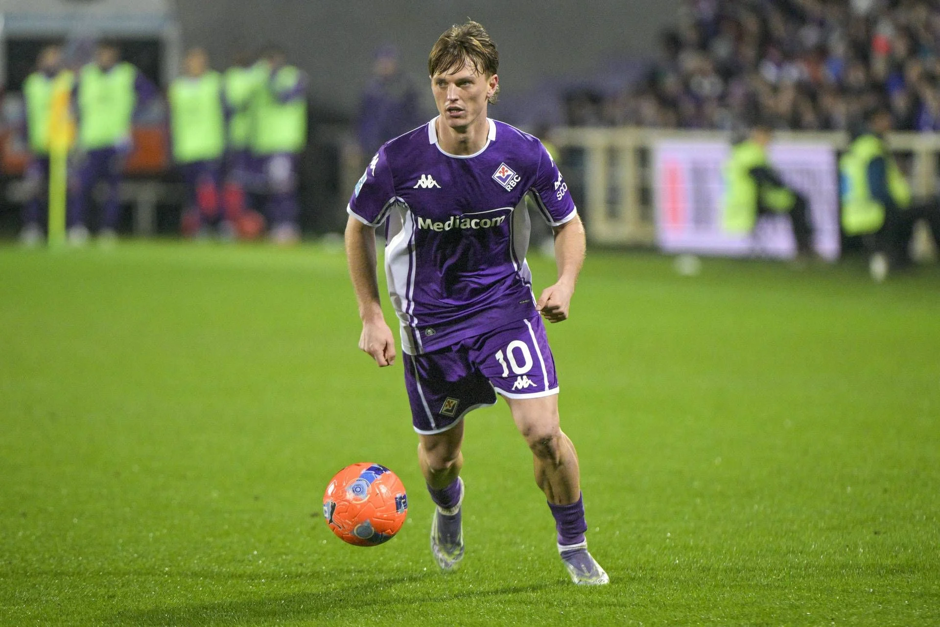 Fiorentina alivia: Exames descartam lesão grave no tornozelo de Gudmundsson