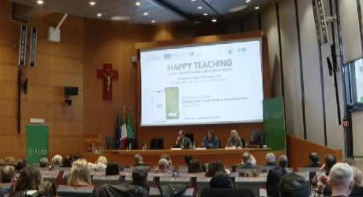 Metade dos professores em risco de burnout; App 'Happy Teaching' monitora bem‑estar e antecipa sinais