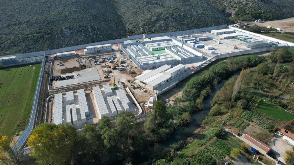 Europarlamento aprova endurecimento do asilo e consagra o 'modelo Albânia' na gestão migratória