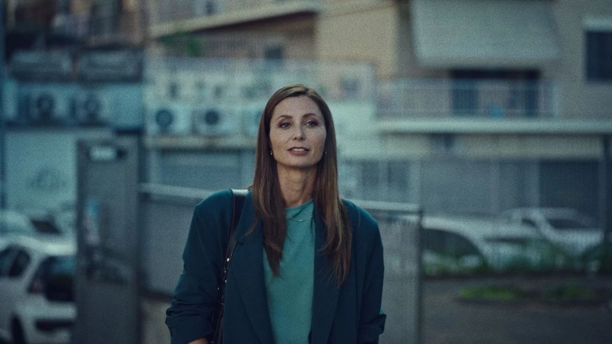 Anna Ferzetti assume papéis antagônicos: do liceu de Rebibbia ao palco da reabilitação