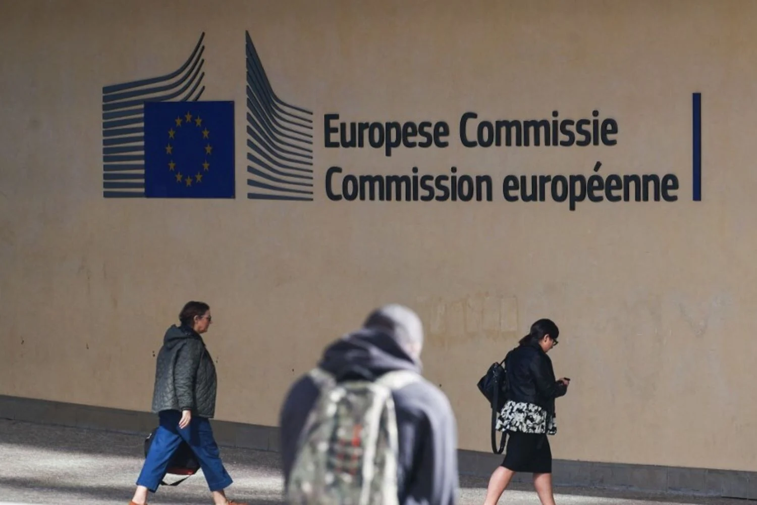 Concurso UE AD5: 1.490 vagas e salário de entrada perto de 5.500€ — prazo até 10 de março