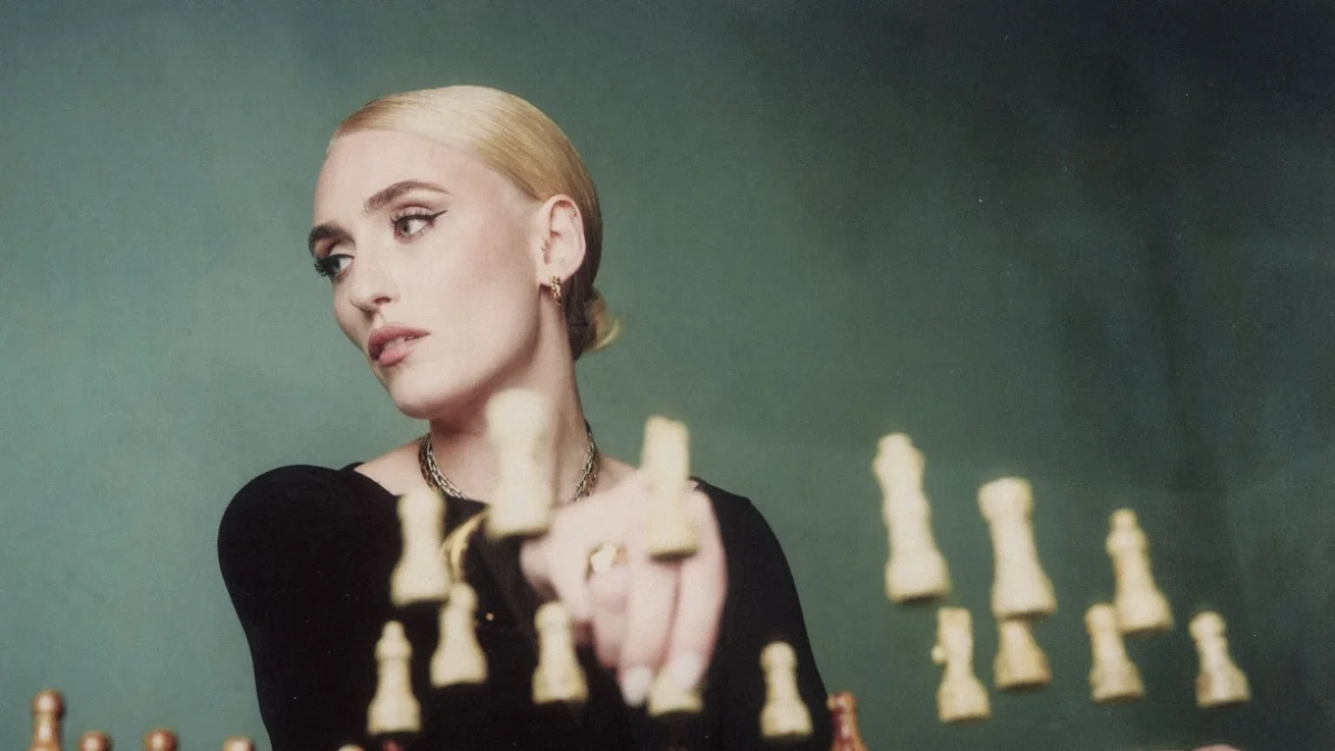 Mara Sattei volta a Sanremo como cantautora: música, casamento e o debate sobre o gender gap