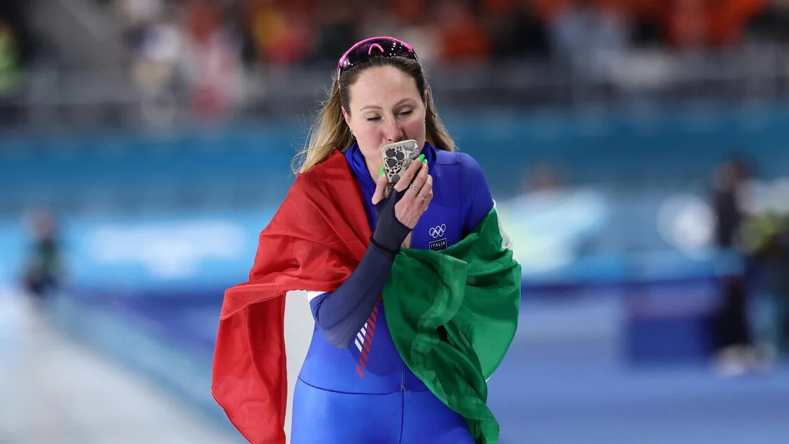 Lollobrigida conquista o ouro nos 5.000 em Milano Cortina e celebra com a família