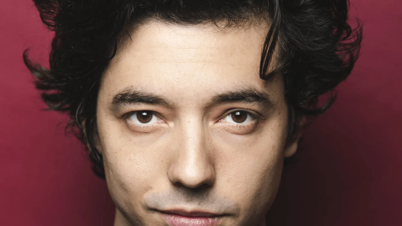 Stanno arrivando: Guglielmo Poggi no Off Off de Roma em peça sobre o medo como motor social