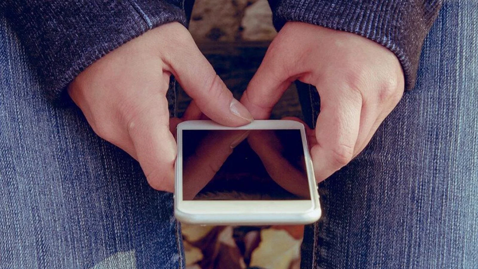 Por que levar o smartphone para o banheiro pode prejudicar sua saúde