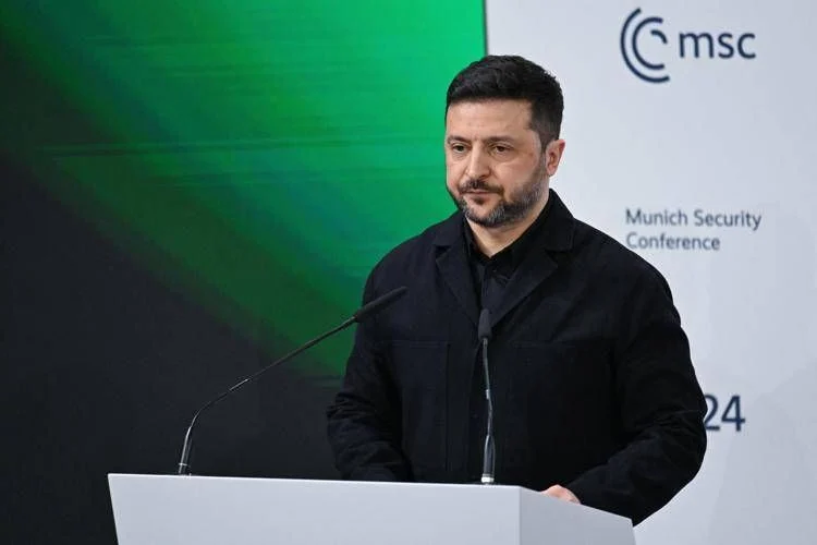 Ucrânia-Rússia: negociações permanecem distantes; Zelensky exige garantias em Munique