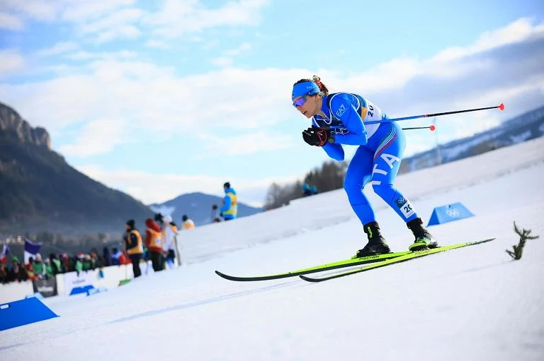 Milano Cortina, Braathen si impone con distacchi enormi nella prima manche del gigante maschile — rainews.it