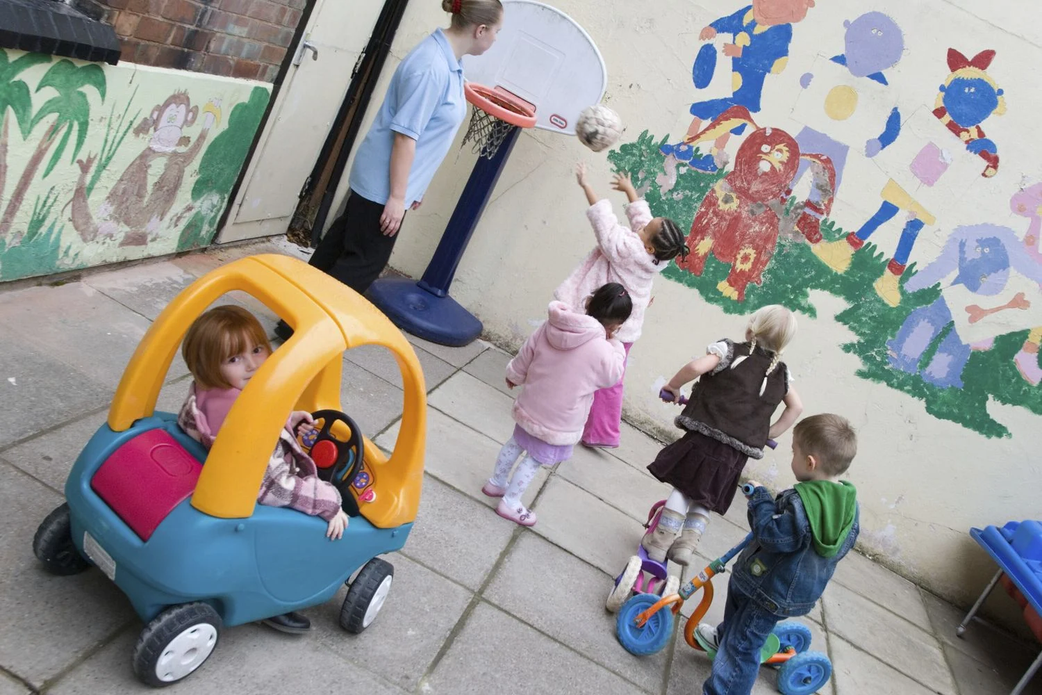 Falsa babysitter tenta raptar criança em escola de Monteverde, em Roma