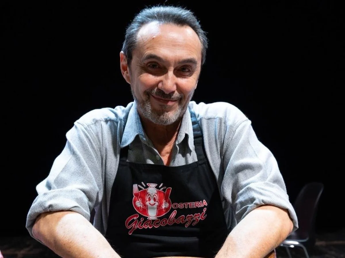 Giacobazzi transforma palco em osteria: jantar, nostalgia e crítica aos social em show interativo