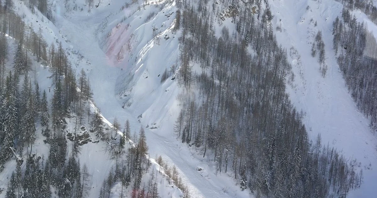 Avalanche em Courmayeur atinge pelo menos três esquiadores fora de pista na Val Veny