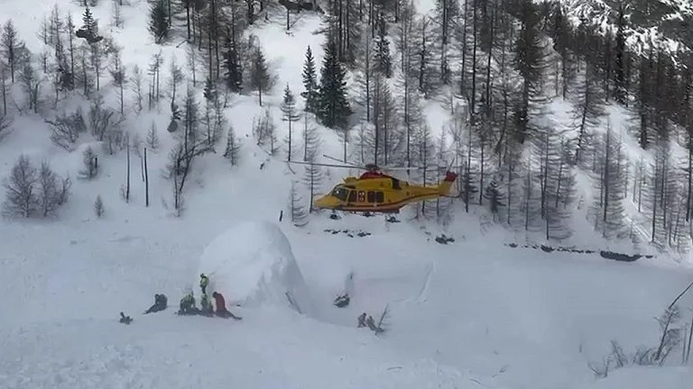 Avalanche em Courmayeur: terceiro esquiador morre após ser soterrado no Canale del Vesses