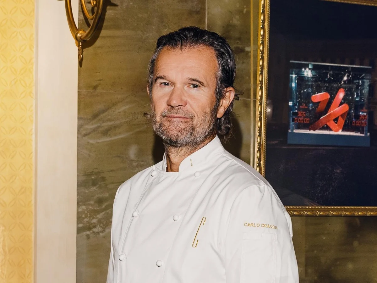 Carlo Cracco transforma restaurante em espaço olímpico em Milão: o riso al salto como emblema culinário