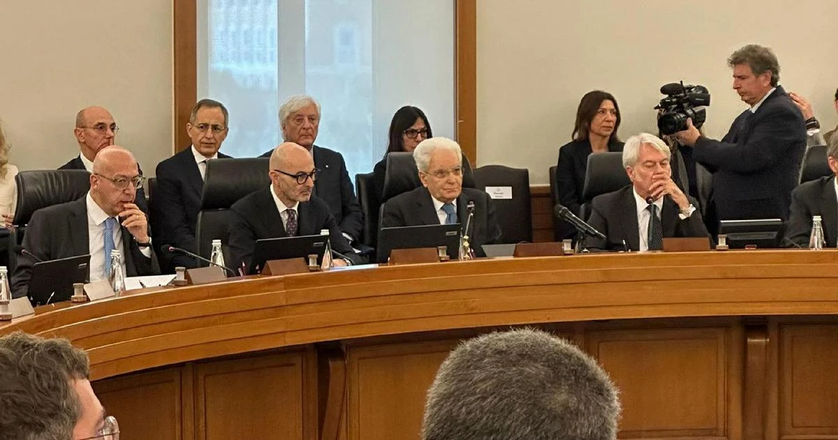 Mattarella preside plenum do CSM e pede respeito entre instituições em meio à tensão pelo referendo