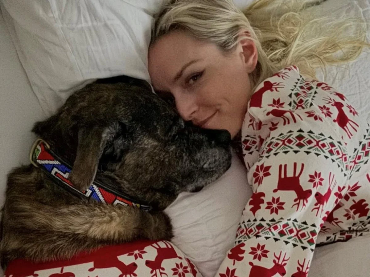 Lindsey Vonn revela: meu cão Leo morreu enquanto eu estava no hospital — “dias mais difíceis da minha vida”