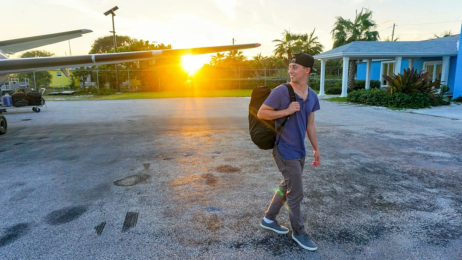 Voos baratos em 2026: quando reservar e que dias escolher para economizar (segredos de Erica)