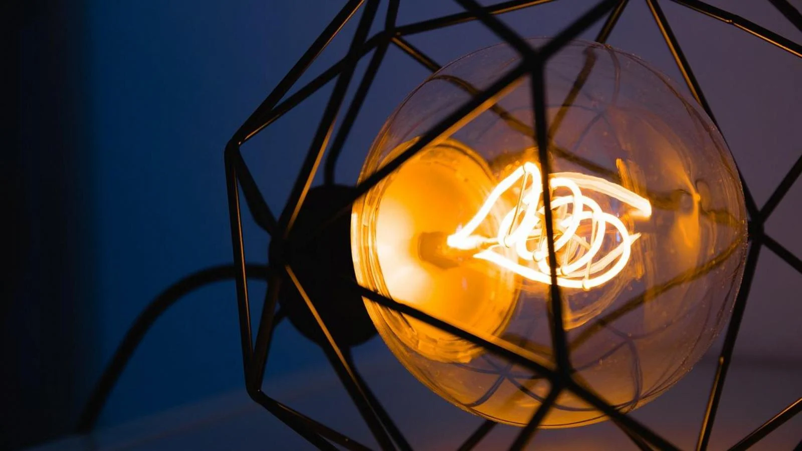 BCE: Famílias na Itália chegam a pagar o dobro pela eletricidade em comparação às indústrias